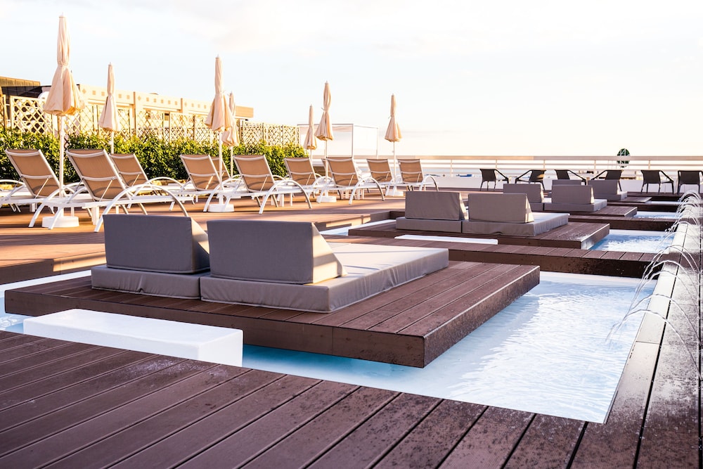 Coral Suites & Spa — Swimming pool in Playa de las Americas, Canary Islands