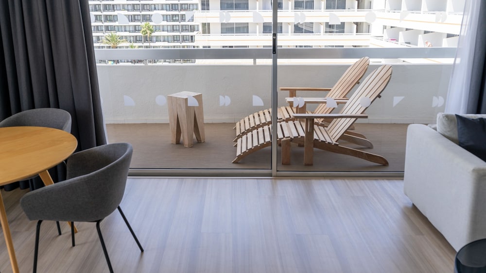 Coral Suites & Spa — Hotel rooms in Playa de las Americas, Canary Islands