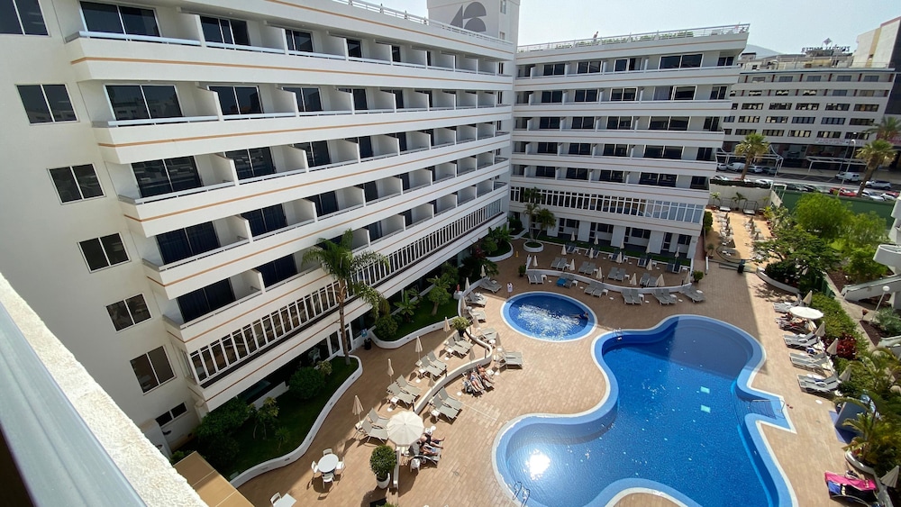 Coral Suites & Spa — Swimming pool in Playa de las Americas, Canary Islands