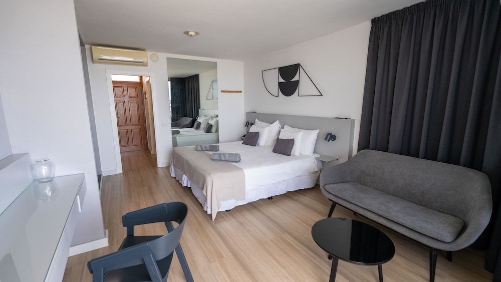 Coral Suites & Spa — Hotel rooms in Playa de las Americas, Canary Islands