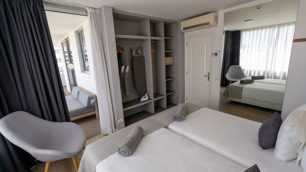 Coral Suites & Spa — Hotel rooms in Playa de las Americas, Canary Islands