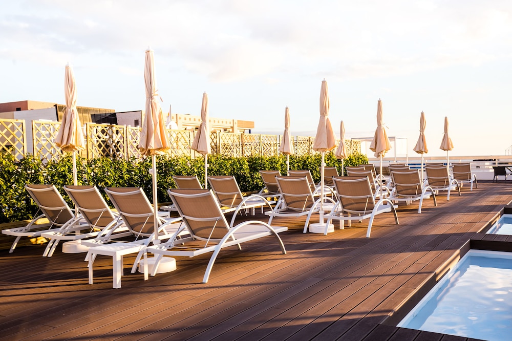 Coral Suites & Spa — Swimming pool in Playa de las Americas, Canary Islands