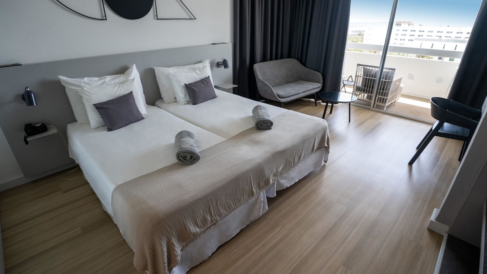 Coral Suites & Spa — Hotel rooms in Playa de las Americas, Canary Islands
