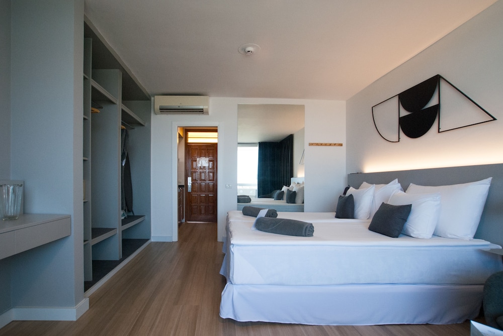Coral Suites & Spa — Hotel rooms in Playa de las Americas, Canary Islands