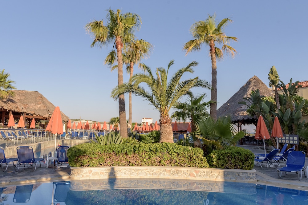 Eurohotel Theo Hotel — Swimming pool in Chania