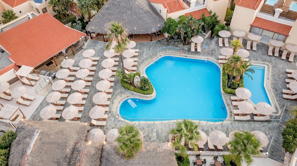 Eurohotel Theo Hotel — Swimming pool in Chania