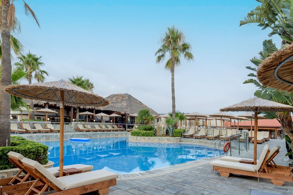 Eurohotel Theo Hotel — Swimming pool in Chania