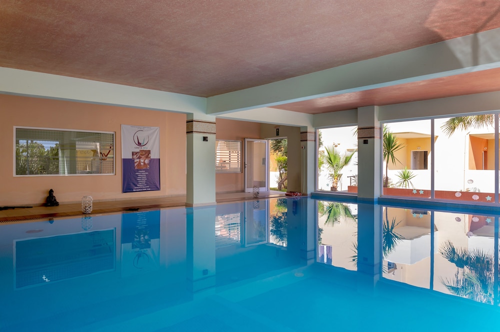 Eurohotel Theo Hotel — Swimming pool in Chania
