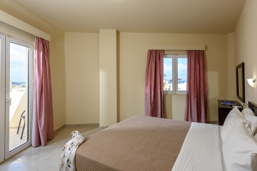 Eurohotel Theo Hotel — Hotel rooms in Chania