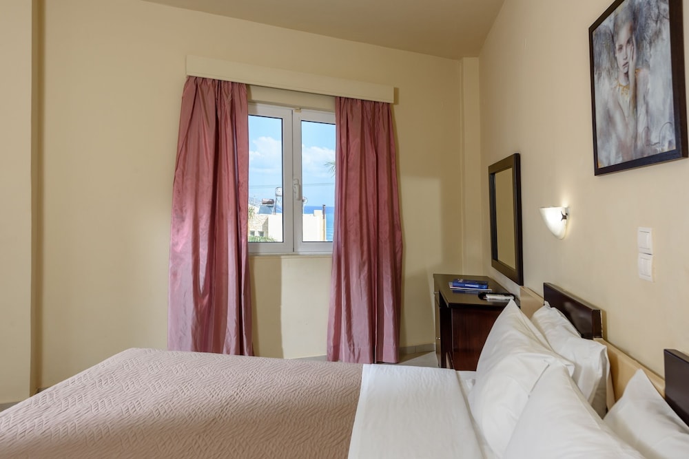 Eurohotel Theo Hotel — Hotel rooms in Chania