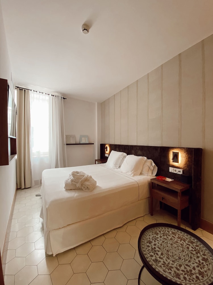 Boutique Hotel Sant Roc & Spa — Hotel rooms in Mahon, Balearic Islands