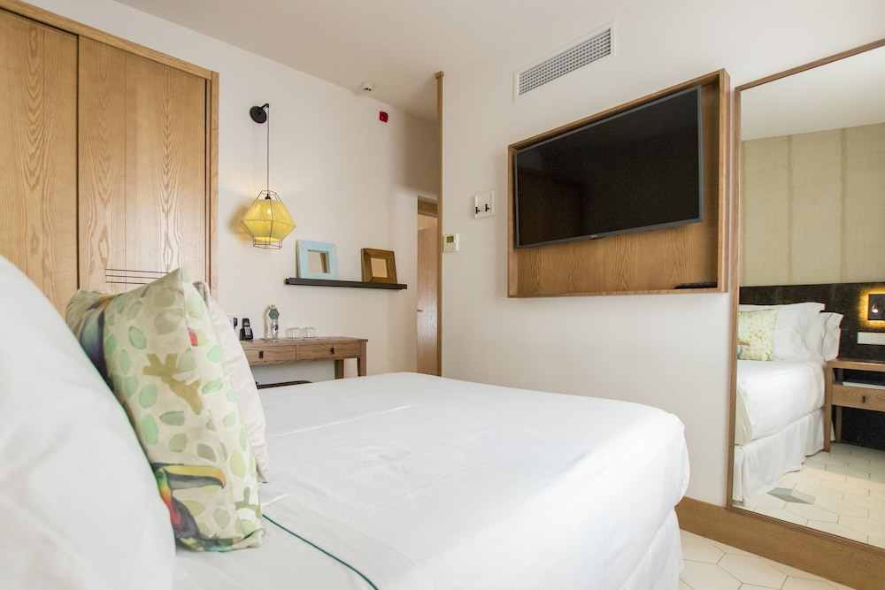 Boutique Hotel Sant Roc & Spa — Hotel rooms in Mahon, Balearic Islands