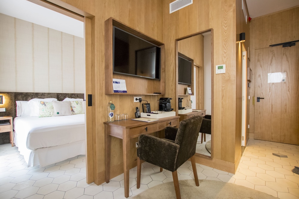 Boutique Hotel Sant Roc & Spa — Hotel rooms in Mahon, Balearic Islands