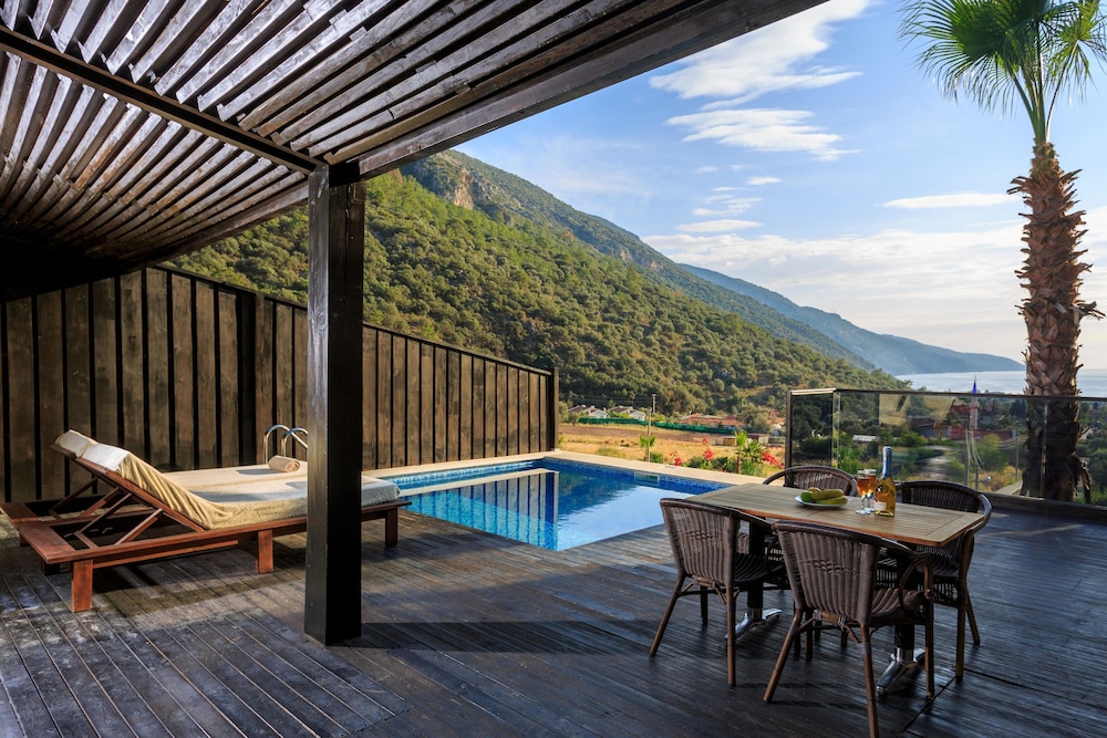 Manaspark Deluxe Hotel — Swimming pool in Fethiye, Mugla