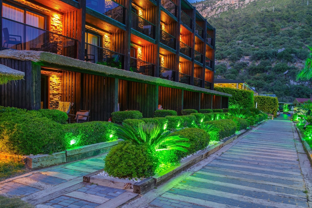 Manaspark Deluxe Hotel — Hotel building in Fethiye, Mugla