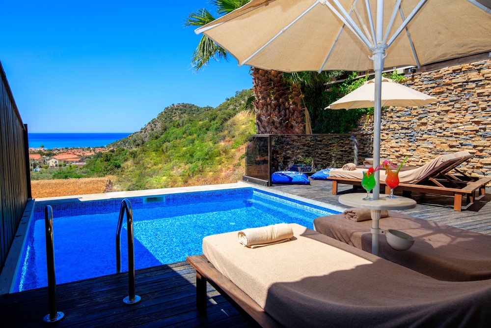 Manaspark Deluxe Hotel — Swimming pool in Fethiye, Mugla