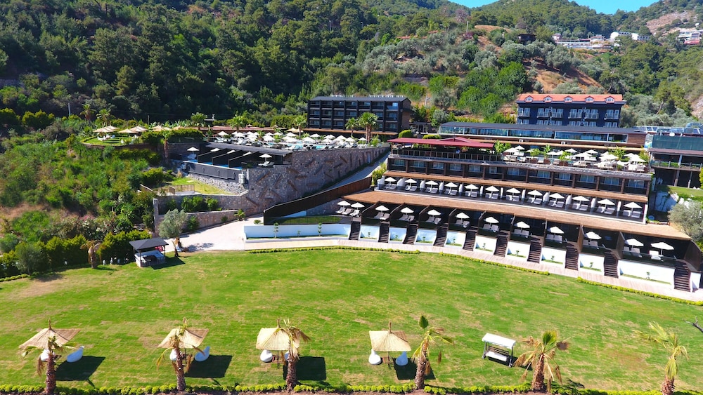 Manaspark Deluxe Hotel — Hotel building in Fethiye, Mugla