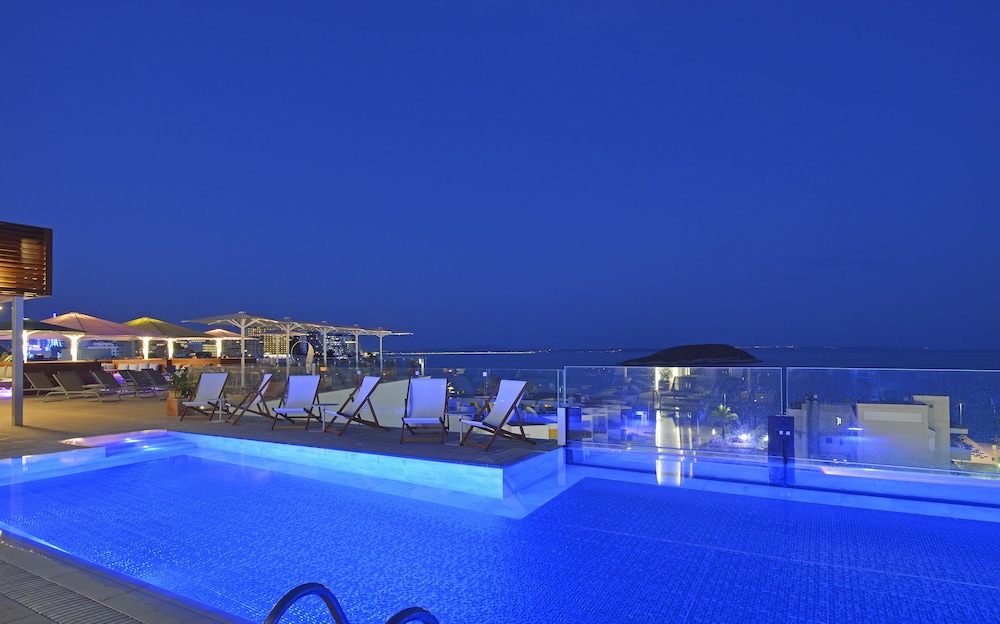 INNSiDE by Meliá Calviá Beach — Swimming pool in Magaluf, Balearic Islands