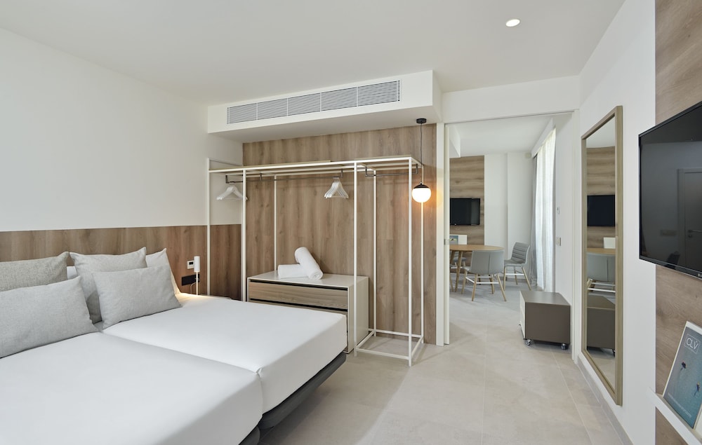 INNSiDE by Meliá Calviá Beach — Hotel rooms in Magaluf, Balearic Islands