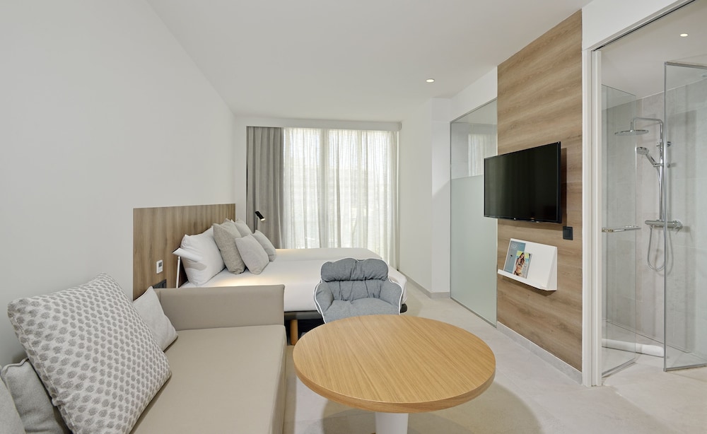 INNSiDE by Meliá Calviá Beach — Hotel rooms in Magaluf, Balearic Islands