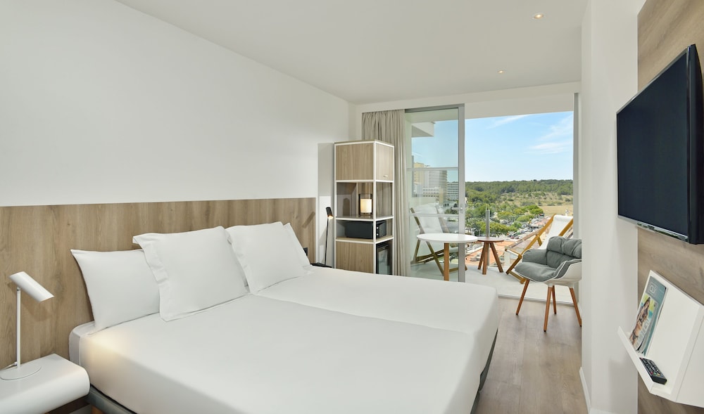 INNSiDE by Meliá Calviá Beach — Hotel rooms in Magaluf, Balearic Islands