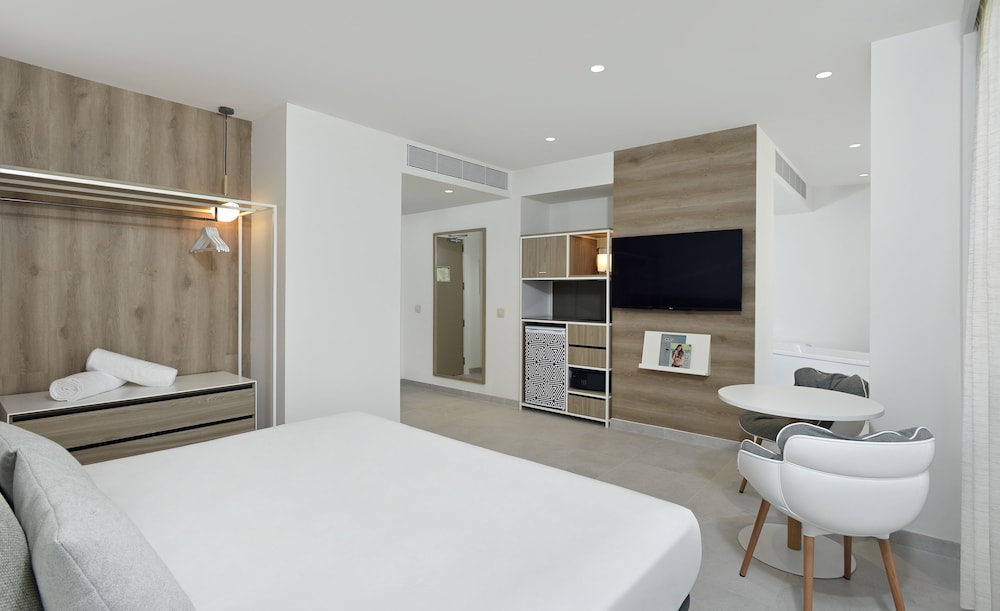 INNSiDE by Meliá Calviá Beach — Hotel rooms in Magaluf, Balearic Islands