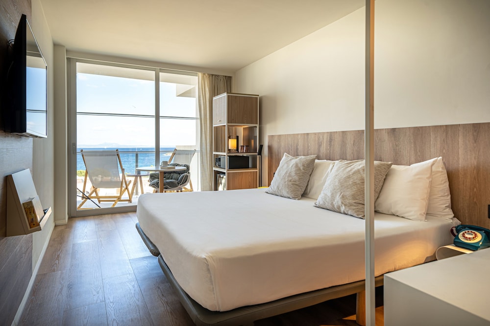 INNSiDE by Meliá Calviá Beach — Hotel rooms in Magaluf, Balearic Islands