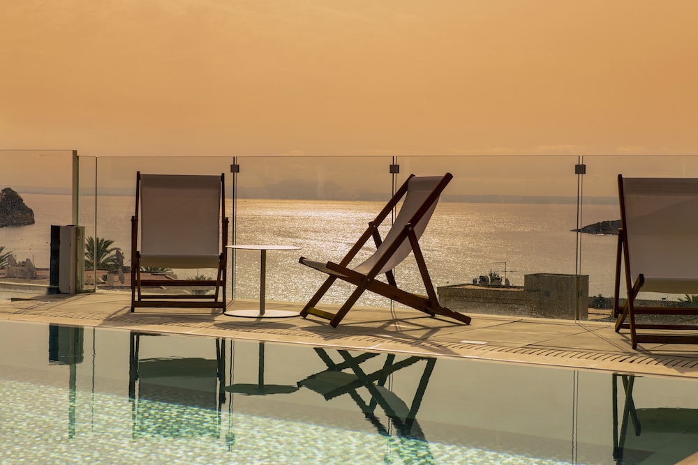 INNSiDE by Meliá Calviá Beach — Swimming pool in Magaluf, Balearic Islands