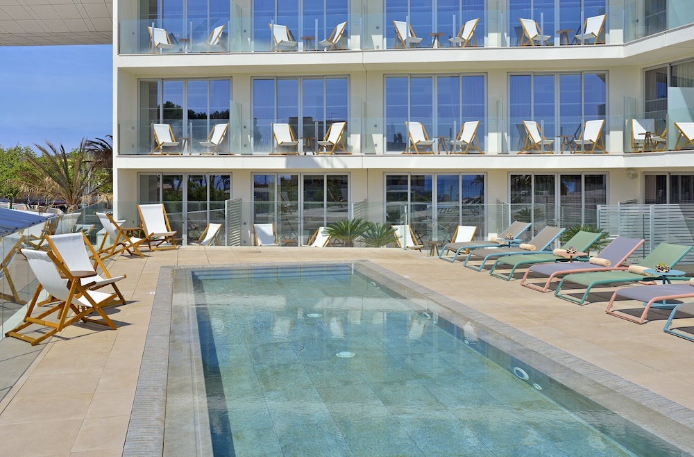INNSiDE by Meliá Calviá Beach — Swimming pool in Magaluf, Balearic Islands