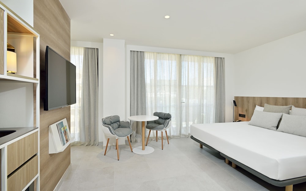 INNSiDE by Meliá Calviá Beach — Hotel rooms in Magaluf, Balearic Islands
