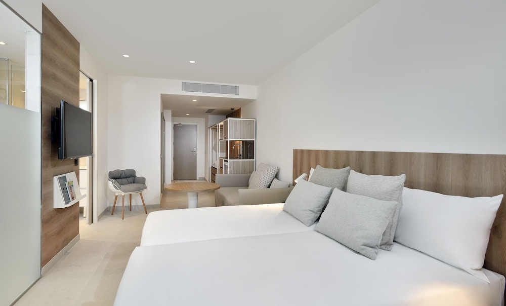 INNSiDE by Meliá Calviá Beach — Hotel rooms in Magaluf, Balearic Islands