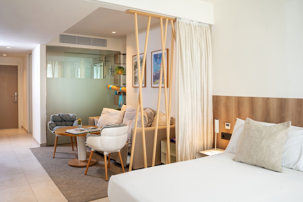INNSiDE by Meliá Calviá Beach — Hotel rooms in Magaluf, Balearic Islands
