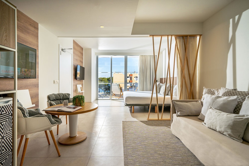 INNSiDE by Meliá Calviá Beach — Hotel rooms in Magaluf, Balearic Islands
