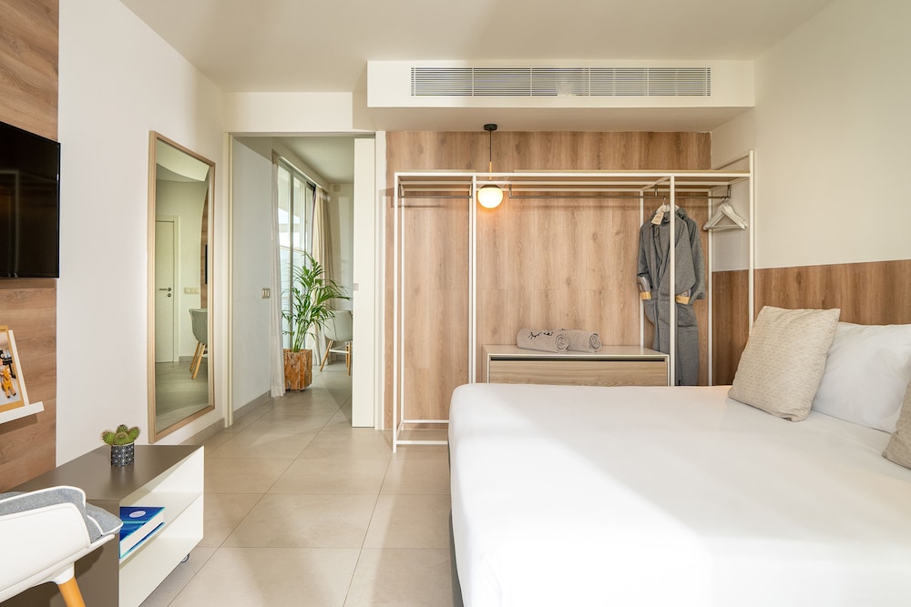 INNSiDE by Meliá Calviá Beach — Hotel rooms in Magaluf, Balearic Islands