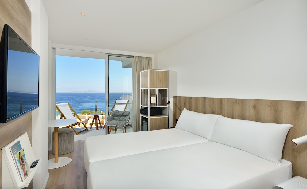 INNSiDE by Meliá Calviá Beach — Hotel rooms in Magaluf, Balearic Islands