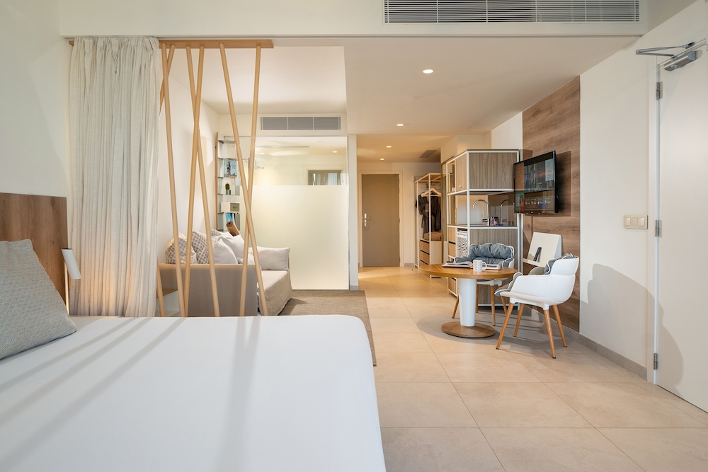 INNSiDE by Meliá Calviá Beach — Hotel rooms in Magaluf, Balearic Islands