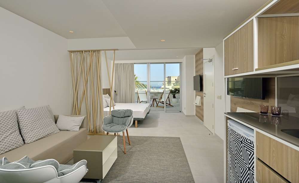 INNSiDE by Meliá Calviá Beach — Hotel rooms in Magaluf, Balearic Islands