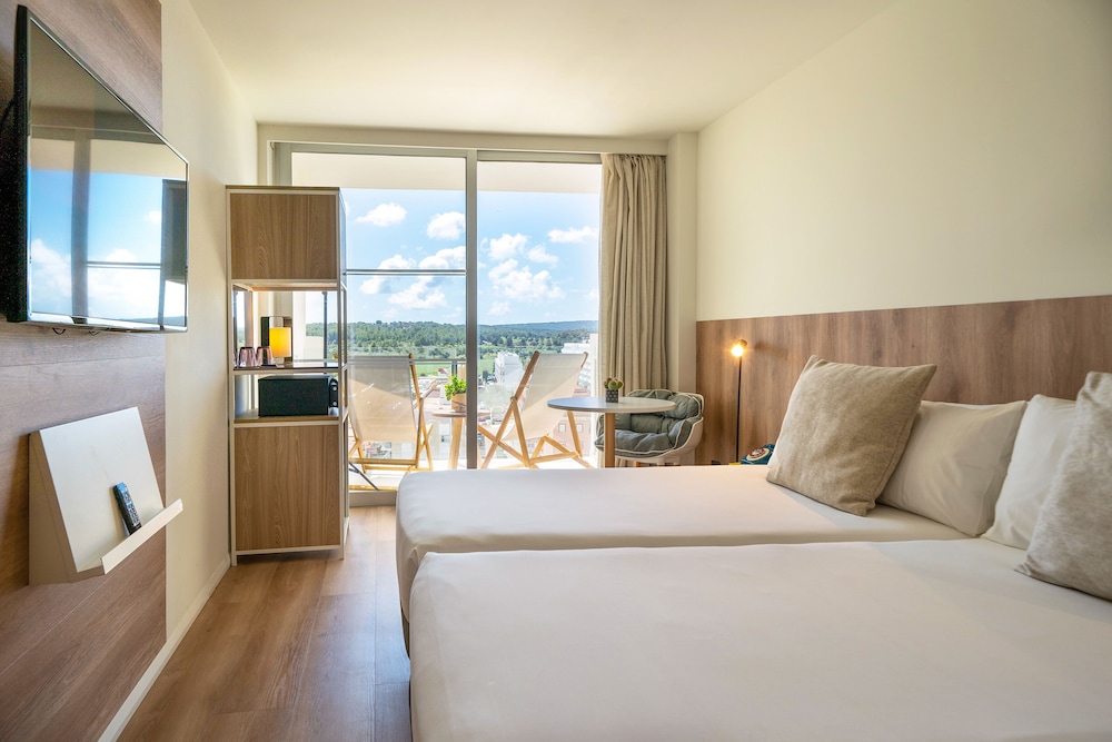 INNSiDE by Meliá Calviá Beach — Hotel rooms in Magaluf, Balearic Islands