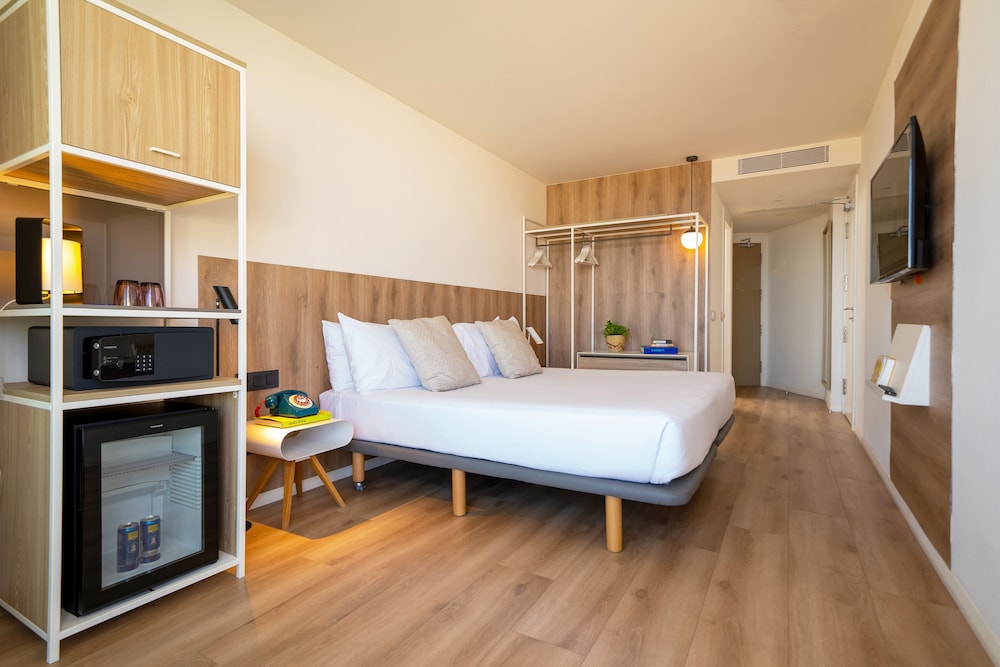 INNSiDE by Meliá Calviá Beach — Hotel rooms in Magaluf, Balearic Islands