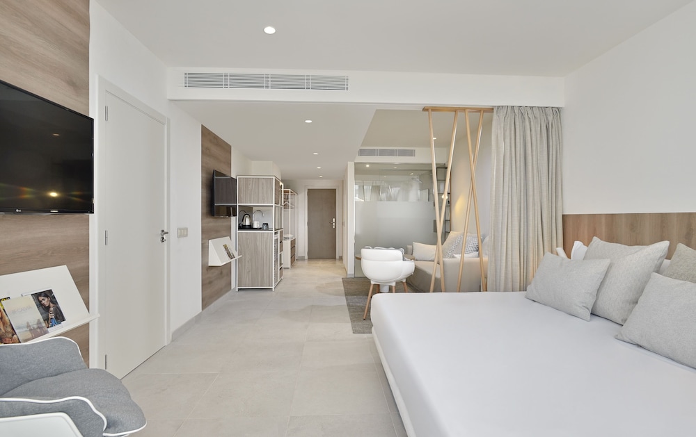 INNSiDE by Meliá Calviá Beach — Hotel rooms in Magaluf, Balearic Islands