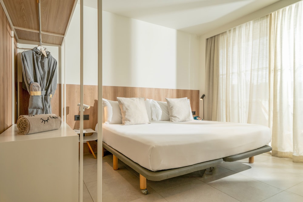 INNSiDE by Meliá Calviá Beach — Hotel rooms in Magaluf, Balearic Islands