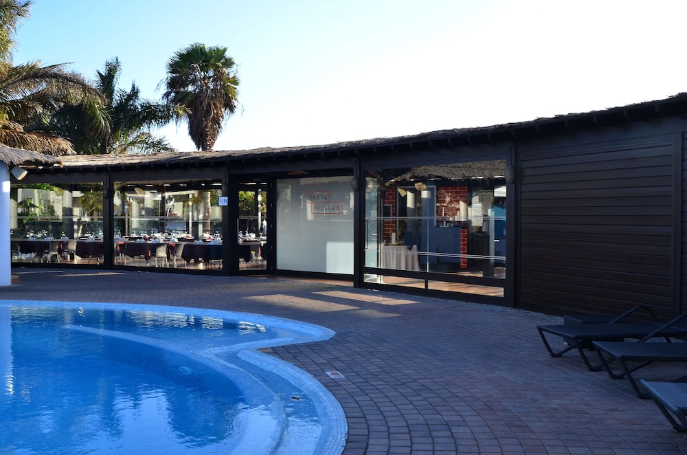Melia Tortuga Beach — Restaurant & bars in Santa Maria