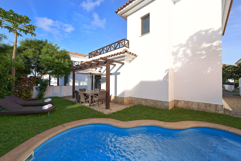 Melia Tortuga Beach — Swimming pool in Santa Maria