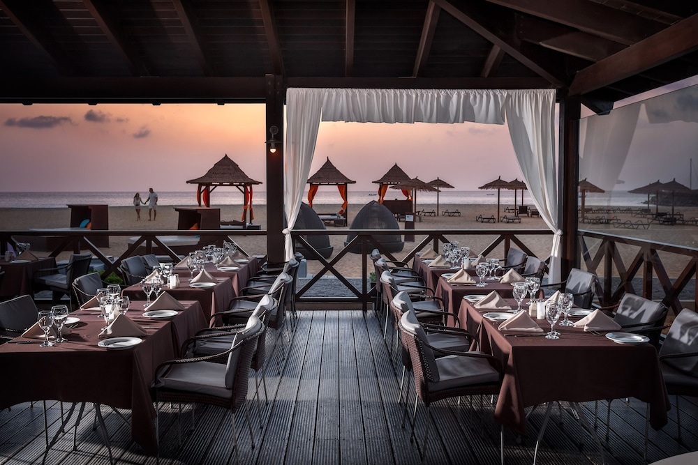 Melia Tortuga Beach — Restaurant & bars in Santa Maria