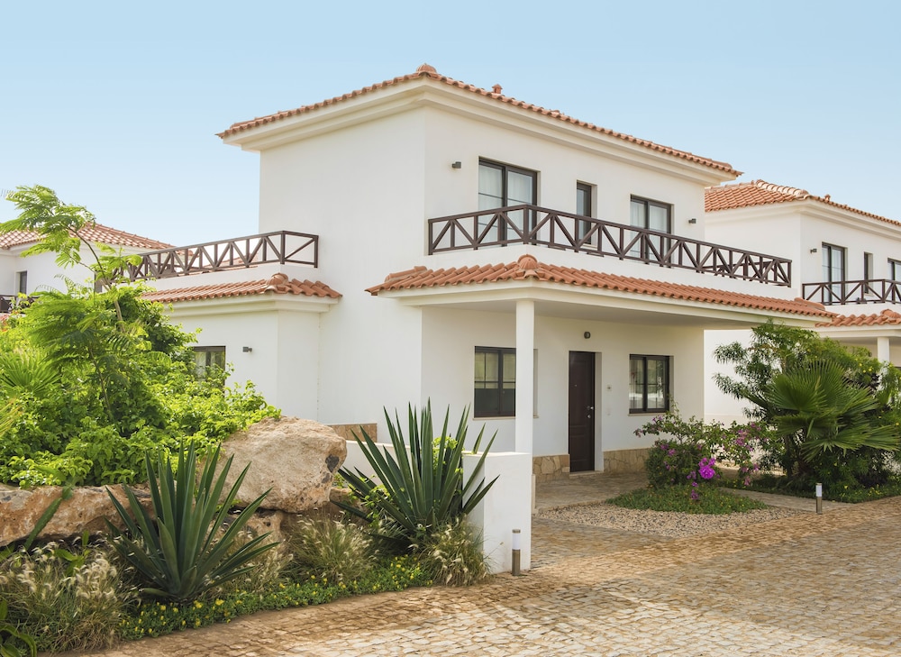 Melia Tortuga Beach — Hotel building in Santa Maria