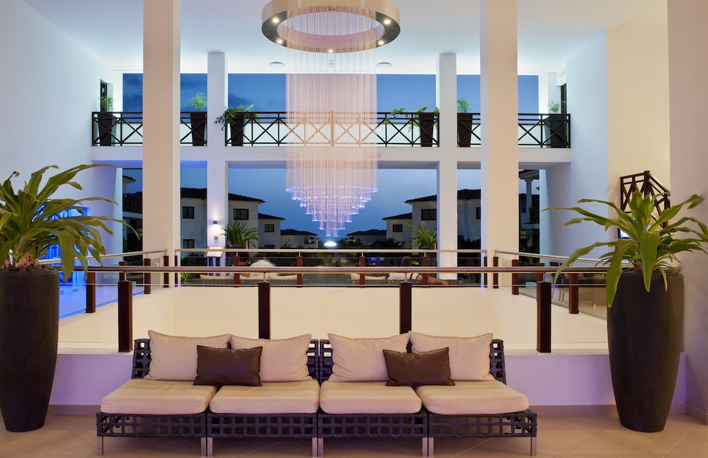 Melia Tortuga Beach — Hotel building in Santa Maria