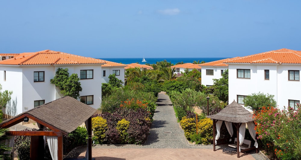 Melia Tortuga Beach — Hotel building in Santa Maria