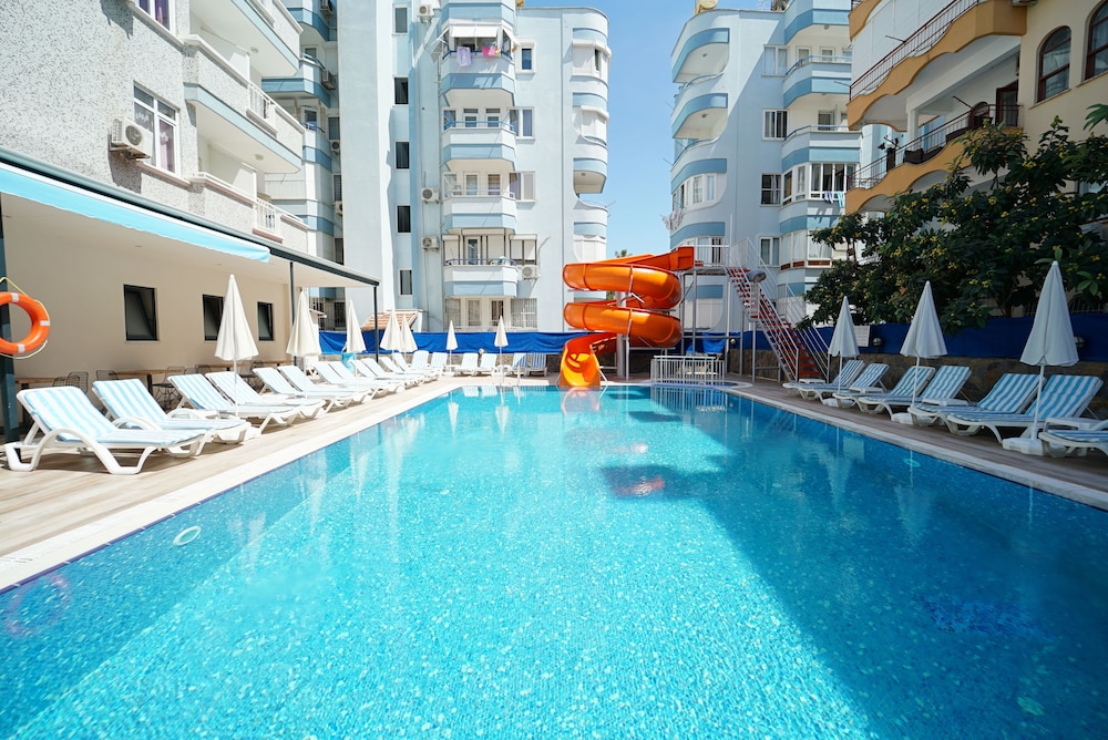 Alanya Risus Park Hotel — Swimming pool in Alanya