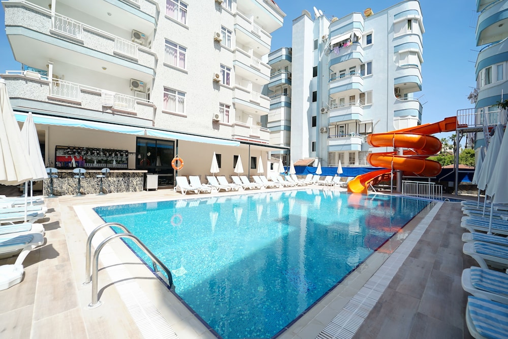 Alanya Risus Park Hotel — Swimming pool in Alanya