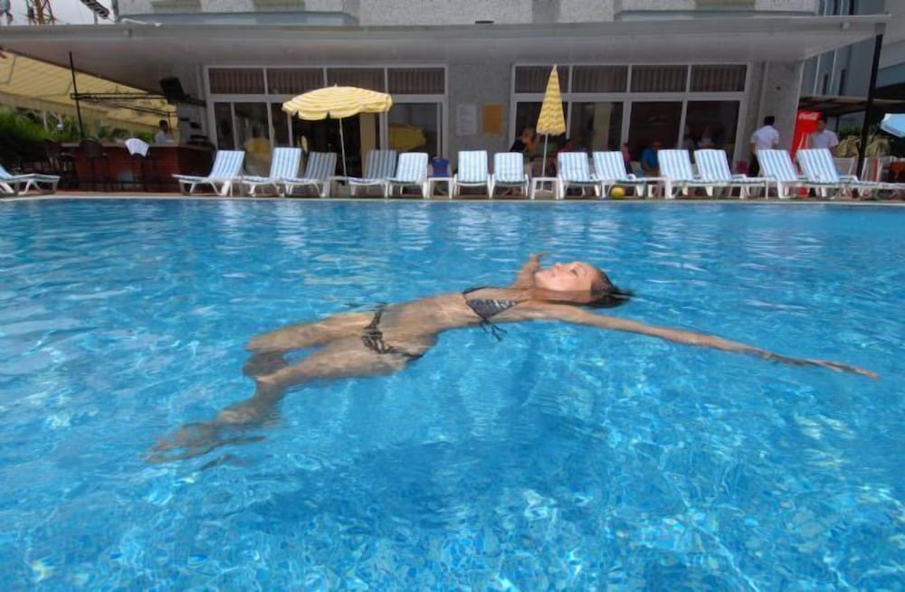 Alanya Risus Park Hotel — Swimming pool in Alanya